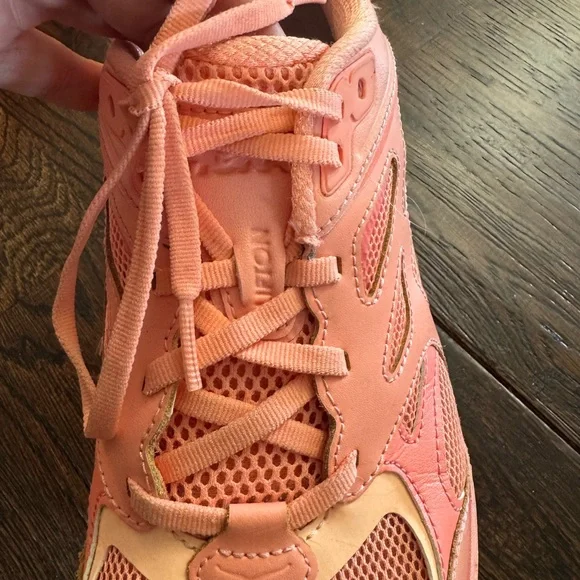 Hoka One Clifton L Orange Coral Athletic Shoes Size 10 - Picture 2 of 13